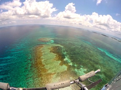 Belize este o gaură mare albastră