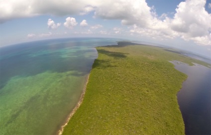 Belize este o gaură mare albastră