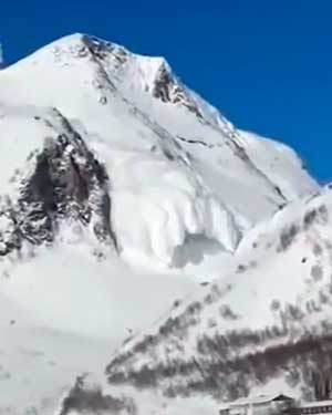 Ce cauzează avalanșele de zăpadă