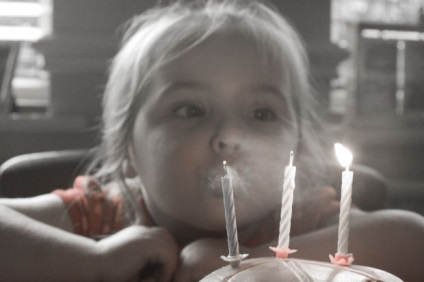 Felicitări pentru ziua de naștere la grădiniță - copil în grădiniță