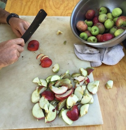 Vin de origine din tehnica de gătit cu mere și simple rețete pas cu pas