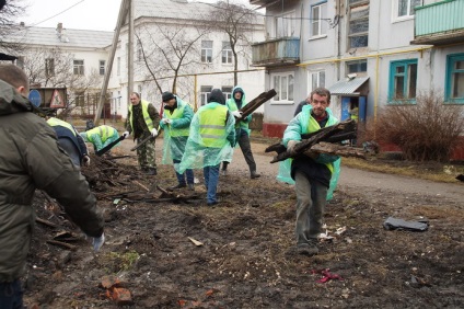 A polgármester segített lakosok Kaluga külvárosában eltűnjön dugulás