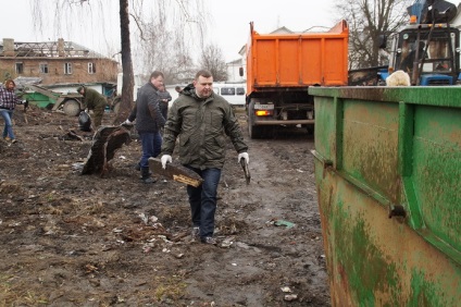 A polgármester segített lakosok Kaluga külvárosában eltűnjön dugulás