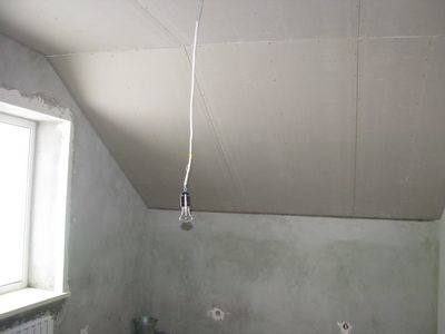 Din ce să faci un tavan în casă din beton aerat sau blocuri de spumă