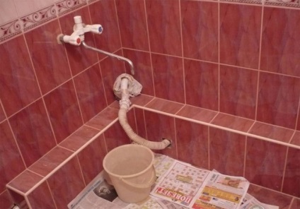 Cum să ascundeți țevile într-o baie care ascunde conductele de apă în perete, cum să puneți