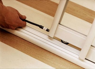 Cum se instalează o ușă glisantă