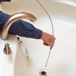 Cum să eliminați înfundarea în baie cu propriile mâini