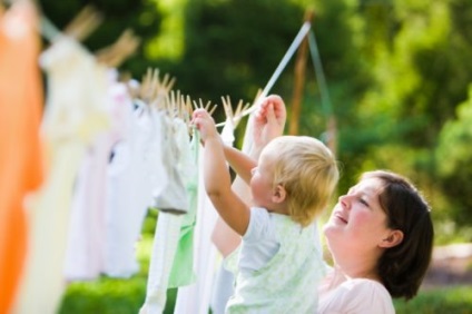 Cum să eliminați petele de pe hainele copiilor