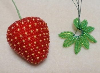 Strawberry gyöngy