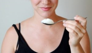 Ulei de cocos pentru clătire în gură - o modalitate de a curăța corpul