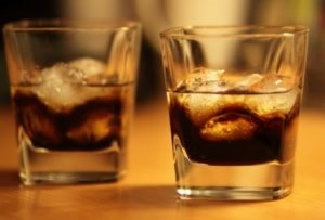 Cocktail negru rus clasic reteta la domiciliu (compoziție și proporții)