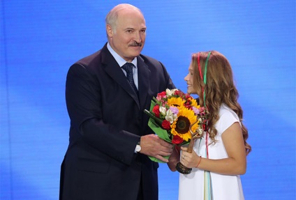 Korolev la lăudat pe Lukashenka, iar gloria a avut o confuzie cu rochia