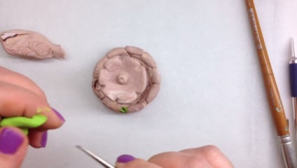 Facem o fântână din argilă polimerică, sculptând lecții