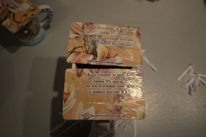 Mk carduri de plastic cu propriile mâini)