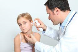 O mulțime de sulf în urechile copilului se evidențiază, cauze