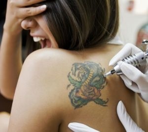 Pot să fac tatuaje pe semnele de naștere ale tatuajelor cu semne de naștere