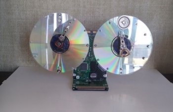 Ceas neobișnuit realizat de la hard disk, cu propriile mâini