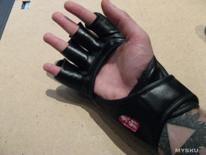 Mănuși excelente pentru lupte sub reguli mixte