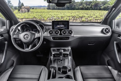 Pick-up Mercedes-Benz X-class din 2017 - fotografie, specificații