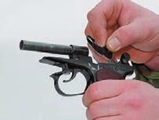 Demontarea completă a pistolului