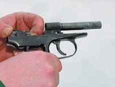 Demontarea completă a pistolului