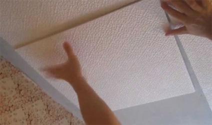 Plafonul fără sudură tipuri de plăci, cum să-l lipici corect pe tavan