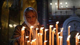Credincioșii ortodocși sărbătoresc Crăciunul