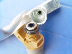 Injector de spalare si diagnosticare intr-un atelier de masini