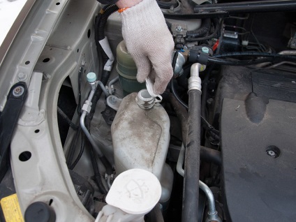 Verificarea nivelului, completarea și înlocuirea lichidului de răcire al motorului mitsubishi outlander xl 2007