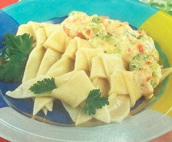 Recept egy főétel brokkoli, paradicsom és sajt mártással