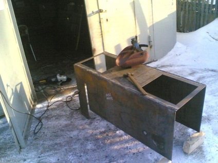 Un cazan de încălzire cu apă de casă pe lemn, cu mâinile proprii pentru încălzirea unei case - o sarcină ușoară