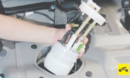 Eltávolítása és tisztítja az üzemanyag-szivattyú Nissan Qashqai a saját kezét, a motor Nissan Qashqai
