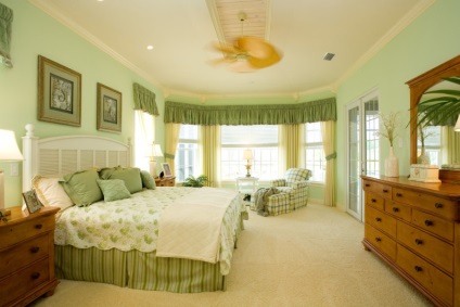 Dormitor în culoarea verde