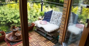 Soluții elegant pentru decorarea unui balcon mic