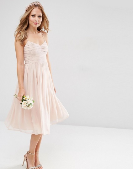 Planificator de nunta care rochii sunt alese de domnisoarele de onoare, Jessica Alba, pozitia 20