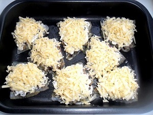 Tilapia, coaptă cu ciuperci și brânză, gătiți, bucurați-vă!