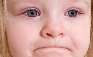 A gyermeknek az orrfolyás és könnyező szem, milyen gyorsan gyógyít, mint gyorsan és hatékonyan, cseppek,