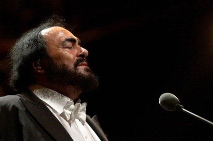 Întreaga gamă a vocii este radiată de Pavarotti într-un minut