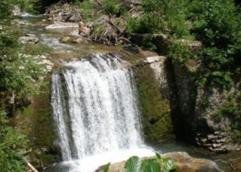 Cascada Zhoekvar - fotografie, descriere, cum se obține