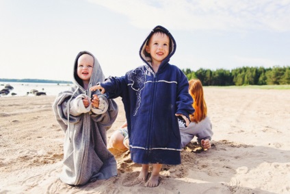 12 Lifkhakov cu copiii pe plajă