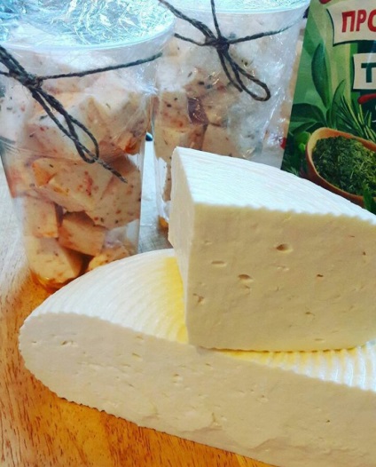 3 producători de brânză Kazahstani cu privire la modul de gătit brânză la domiciliu și pe propriile rețete