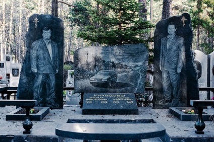 Bandit cimitirul monumente patos ale autorităților criminale din anii 90