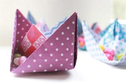 Vase de hârtie în stilul de origami pentru decorarea meselor de nuntă