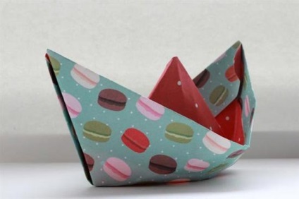 Vase de hârtie în stilul de origami pentru decorarea meselor de nuntă
