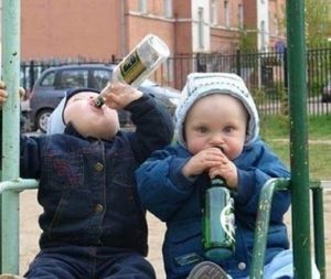 Ce este periculos pentru alcoolismul copiilor și cum să-l tratați