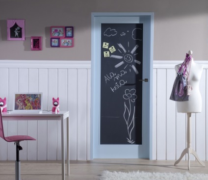 Decorarea ușilor unei camere pentru copii, o casă confortabilă