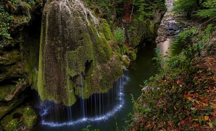 Nouă cascade neobișnuite în diferite țări