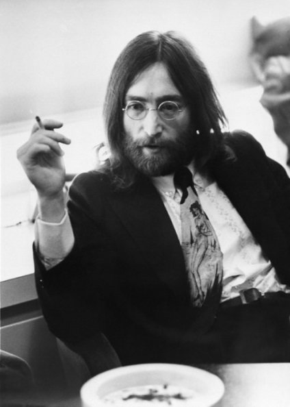 John Lennon și Yoko sunt plăți pentru iubire