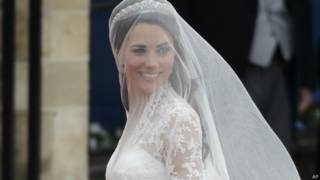 Evoluția rochiei miresei la expoziția din Londra - serviciul rusesc bbc