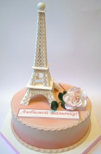 Turnul Eiffel pe tort